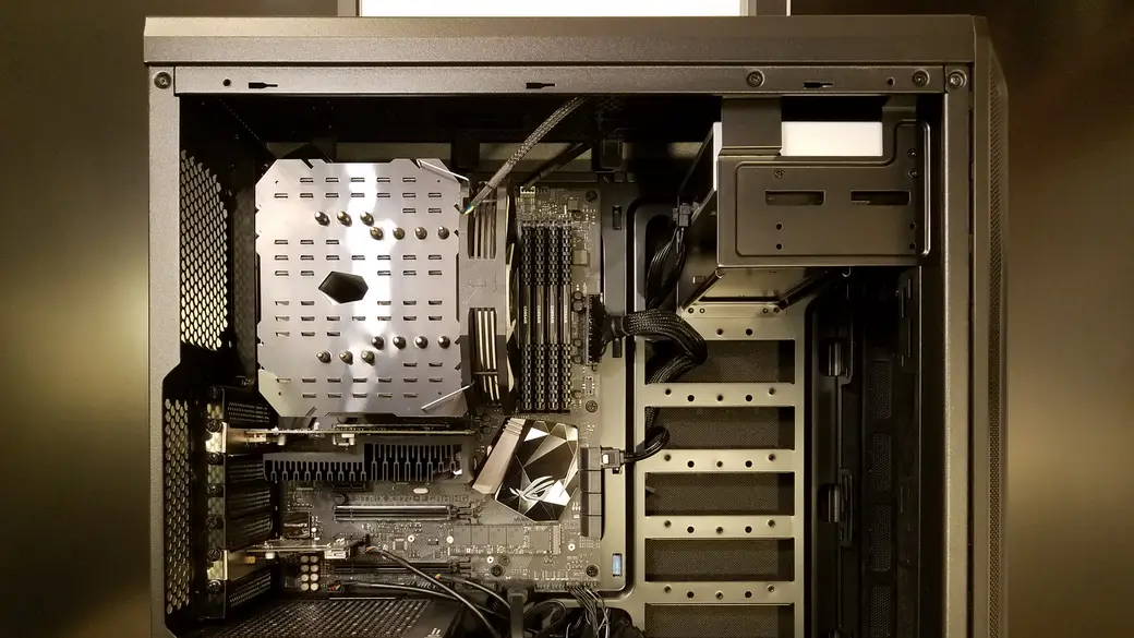 A modern hybrid CPU with separate performance and efficiency cores