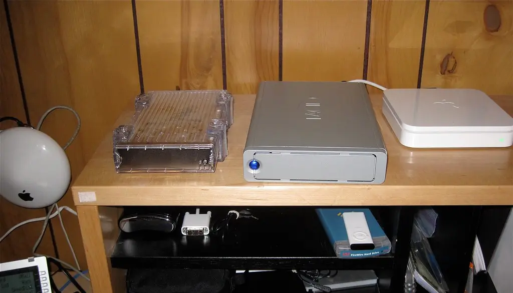 A modern network printer beside a laptop, representing driverless IPP printing
